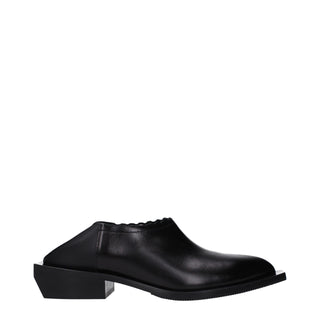Mules aus schwarzem Leder