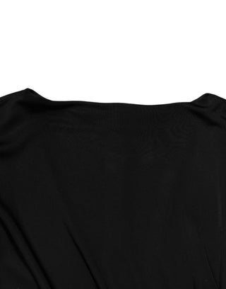 Schwarzes figurbetontes Kleid mit kurzen Ärmeln