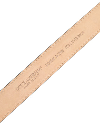 Gürtel aus metallicfarbenem Leder mit Logo-Schnalle in Silberton