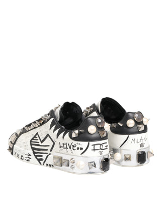 Weiße bedruckte Low-Top-Sneakers mit Nieten
