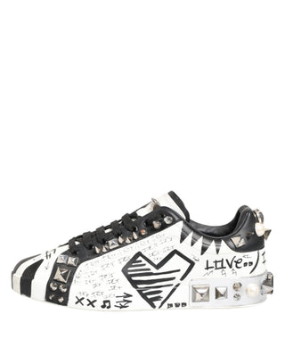 Weiße bedruckte Low-Top-Sneakers mit Nieten