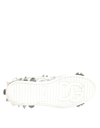 Weiße bedruckte Low-Top-Sneakers mit Nieten