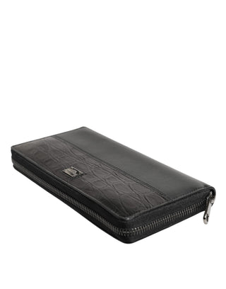 Cartera continental negra de cuero con placa de logo y cremallera alrededor