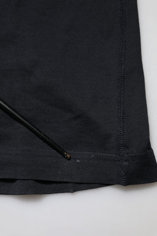 Dunkelblaues Baumwoll-Rundhals-T-Shirt mit Logo-Plakette