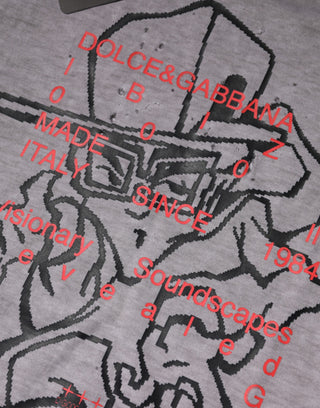 Camiseta gris de algodón con cuello redondo y estampado gráfico  