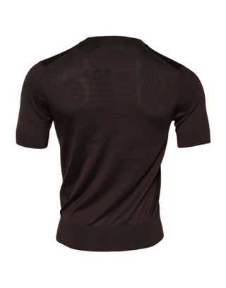 Camiseta marrón de seda con cuello redondo y mangas cortas  