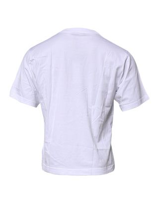 Camiseta blanca de cuello redondo con logo y mangas cortas