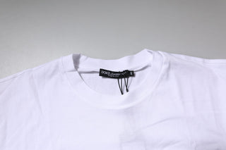 Camiseta blanca de cuello redondo con logo y mangas cortas