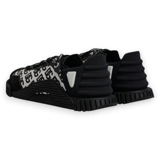 Zapatillas negras NS1 bajas con cordones y logo