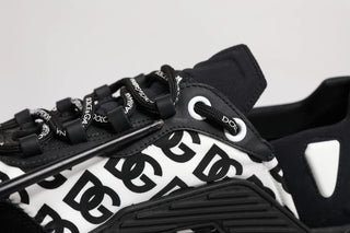 Zapatillas negras NS1 bajas con cordones y logo