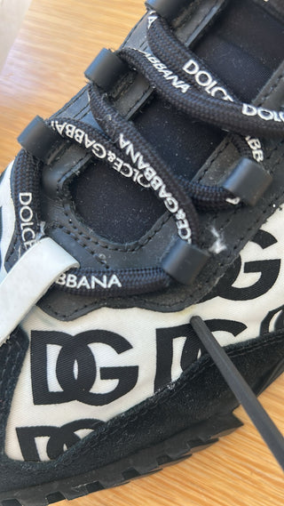 Schwarze Low-Top-Sneaker NS1 aus Spitze mit Schnürung und Logo