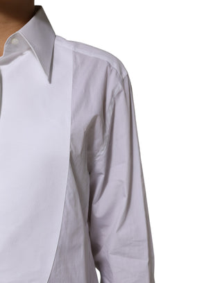 Camisa blanca de algodón con cuello y mangas largas
