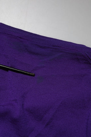Cárdigan de punto de lana morado con cuello en V
