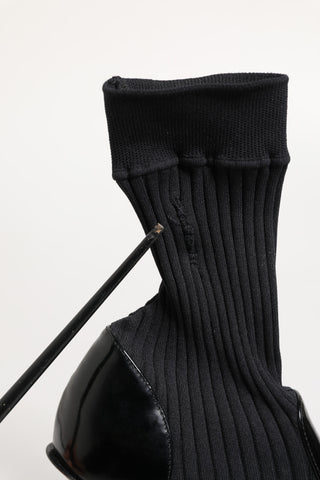 Botines con tacones de aguja y calcetines elásticos negros