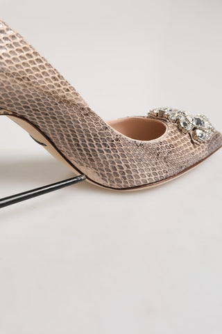 Zapatos de salón beige de cuero con cristales decorativos