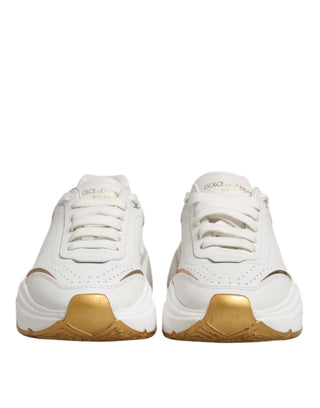 Zapatillas blancas de cuero DAYMASTER con detalles dorados  