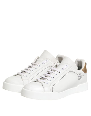 Sneakers aus weißem Leder mit niedrigem Schaft