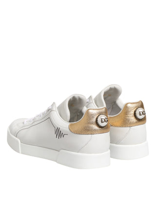 Sneakers aus weißem Leder mit niedrigem Schaft