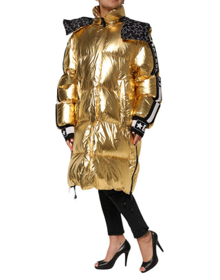 Goldfarbene Steppjacke mit Kapuze und durchgehendem Reißverschluss