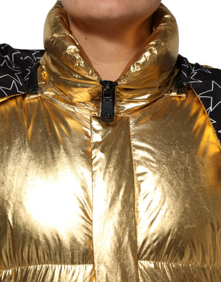 Goldfarbene Steppjacke mit Kapuze und durchgehendem Reißverschluss