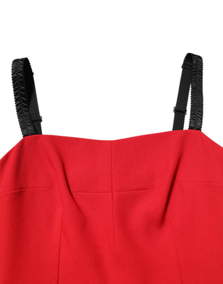 Vestido ajustado tipo sheath rojo elástico hasta la rodilla