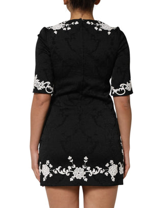 Schwarzes A-Linien-Kleid mit Spitzenborte und kurzen Ärmeln