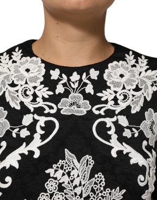 Schwarzes A-Linien-Kleid mit Spitzenborte und kurzen Ärmeln