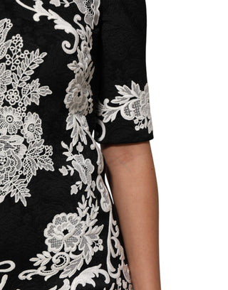 Schwarzes A-Linien-Kleid mit Spitzenborte und kurzen Ärmeln