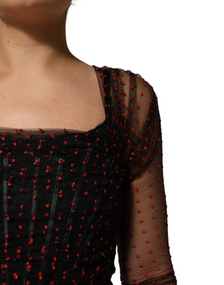 Schwarzes Minikleid mit langen Ärmeln, Etui-Schnitt und Spitzenbesatz