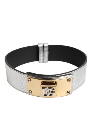 Collar de cuero texturizado plateado con metal dorado