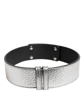 Collar de cuero texturizado plateado con metal dorado