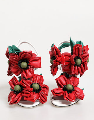 Sandalias blancas con detalles florales rojos
