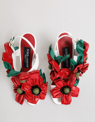 Sandalias blancas con detalles florales rojos