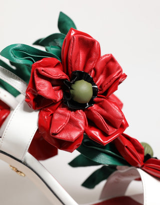 Sandalias blancas con detalles florales rojos