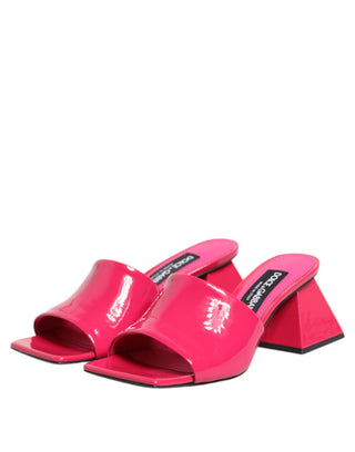 Sandalias mule rosas de tacón ancho y punta abierta