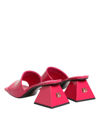 Sandalias mule rosas de tacón ancho y punta abierta