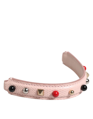 Bolso de cuero rosa claro adornado con asa y correa de hombro