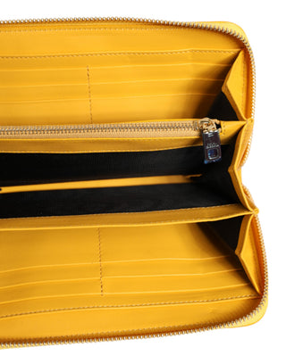 Cartera continental amarilla de cuero con placa de logo y cremallera alrededor