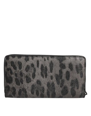 Cartera continental de cuero negro y gris con estampado de leopardo y cremallera alrededor