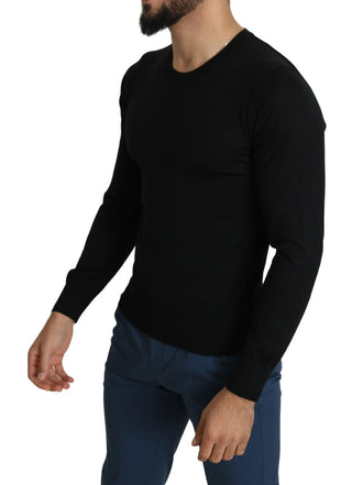 Suéter negro de cachemira con cuello redondo