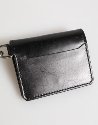 Cartera negra de piel con llavero y logo en relieve