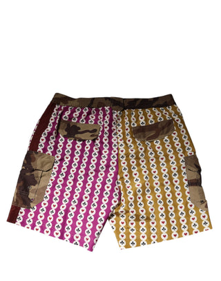 Mehrfarbige Badeshorts mit Spielkarten-Camouflage-Muster