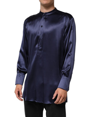 Camisa azul marino de seda con mangas largas y cuello mandarín  