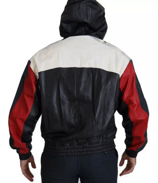Chaqueta blusón con capucha de cuero negro