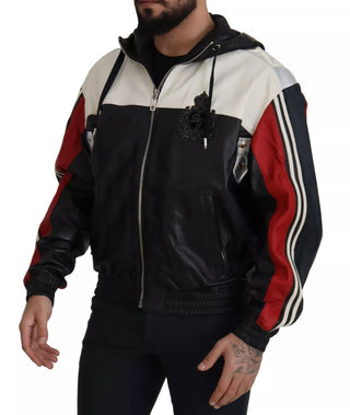 Chaqueta blusón con capucha de cuero negro