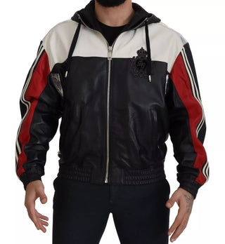 Chaqueta blusón con capucha de cuero negro