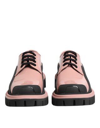 Hellpuderrosa schwarze Leder-Schnürschuhe