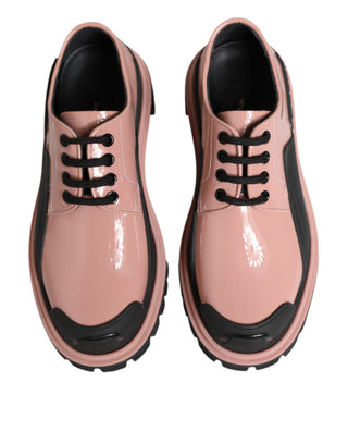 Hellpuderrosa schwarze Leder-Schnürschuhe