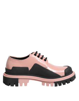 Hellpuderrosa schwarze Leder-Schnürschuhe