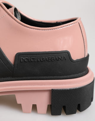 Hellpuderrosa schwarze Leder-Schnürschuhe
